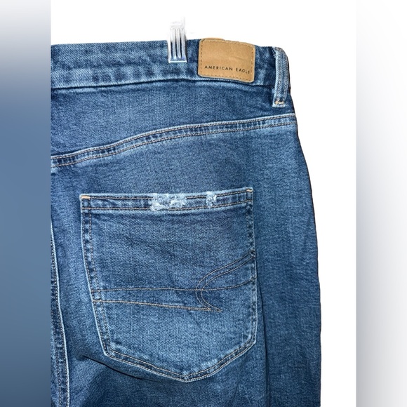American Eagle Medium Wash High Waist Curvy Mom Jeans Women’s Size 12 - Picture 4 of 9